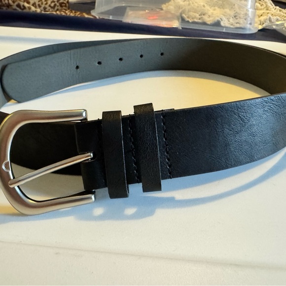 Plus size women’s Black Leather Belt - Picture 2 of 3